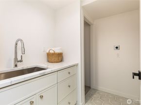 828 NE 95th Street, Seattle WA 98115