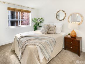 921 N 35th St B, Seattle WA 98103