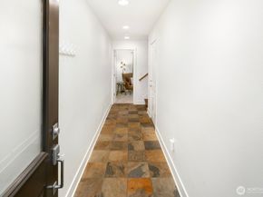 921 N 35th St B, Seattle WA 98103