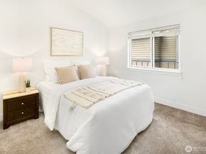 921 N 35th St B, Seattle WA 98103