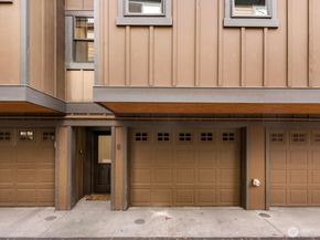 921 N 35th St B, Seattle WA 98103