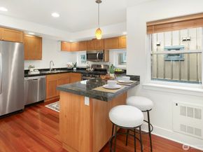 921 N 35th St B, Seattle WA 98103