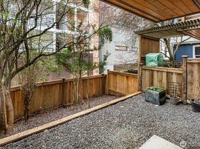 921 N 35th St B, Seattle WA 98103