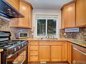 14770 NE 60th Court, Redmond WA 98052