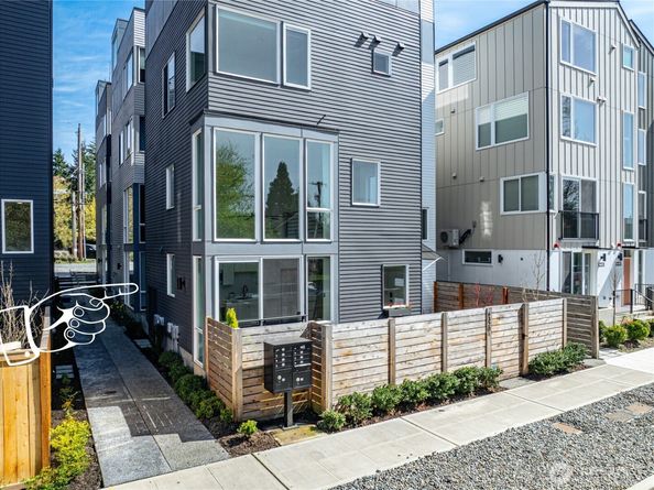 6320 41st Avenue SW B, Seattle WA 98136