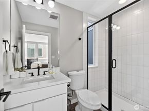 6320 41st Avenue SW B, Seattle WA 98136