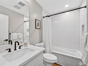 6320 41st Avenue SW B, Seattle WA 98136