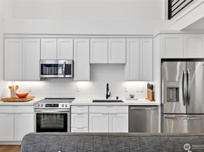 6320 41st Avenue SW B, Seattle WA 98136