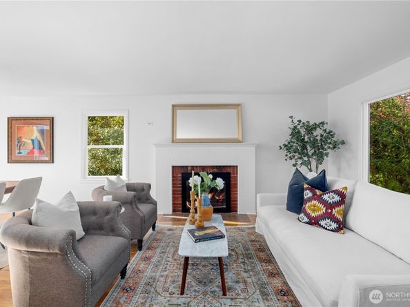 3020 36th Avenue W, Seattle WA 98199