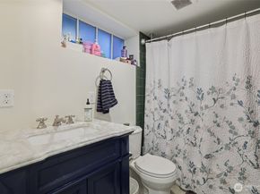 5230 16th Avenue NE, Seattle WA 98105