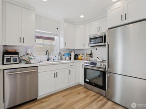 5230 16th Avenue NE, Seattle WA 98105