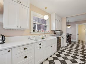 5230 16th Avenue NE, Seattle WA 98105