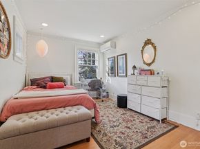 5230 16th Avenue NE, Seattle WA 98105
