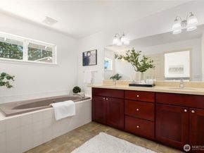 15920 NE 51st St, Redmond WA 98052