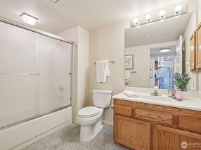 3935 226th Place SE 207, Issaquah WA 98029