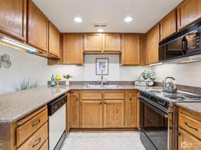 3935 226th Place SE 207, Issaquah WA 98029