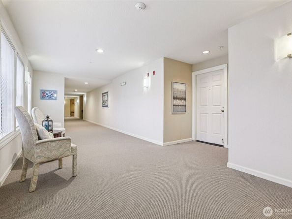 3935 226th Place SE 207, Issaquah WA 98029
