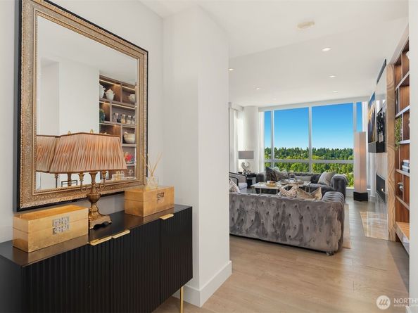 10650 NE 9th Place 2524, Bellevue WA 98004