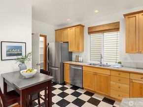 300 Wyatt Way NE 1, Bainbridge Island WA 98110