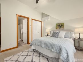 300 Wyatt Way NE 1, Bainbridge Island WA 98110