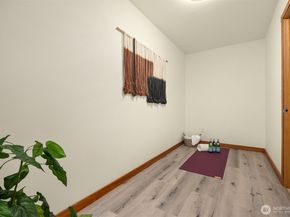300 Wyatt Way NE 1, Bainbridge Island WA 98110