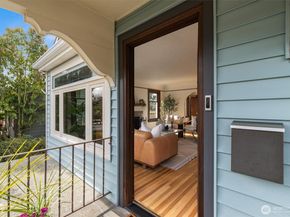 2419 28th Avenue W, Seattle WA 98199