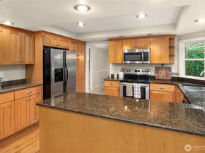 13265 SE 55th Place, Bellevue WA 98006