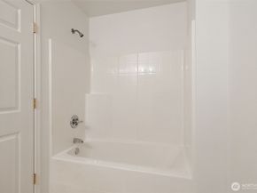 12712 Admiralty Way E106, Everett WA 98204