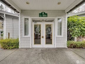 12712 Admiralty Way E106, Everett WA 98204