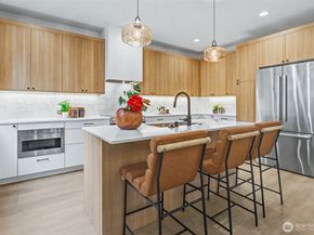 11247 108th Avenue NE, Kirkland WA 98033