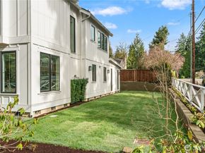 11204 108th Ave NE, Kirkland WA 98033