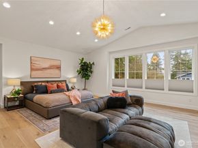 11204 108th Ave NE, Kirkland WA 98033