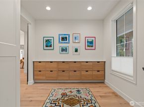 11204 108th Ave NE, Kirkland WA 98033