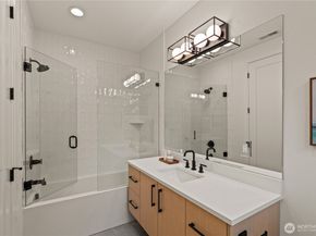 11204 108th Ave NE, Kirkland WA 98033