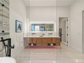 11204 108th Ave NE, Kirkland WA 98033