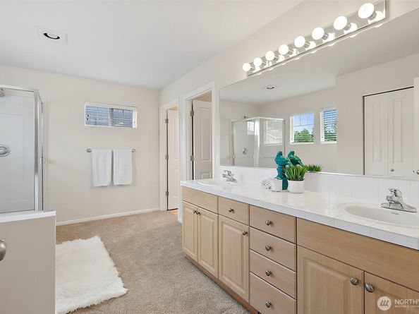 17071 165th Avenue SE, Renton WA 98058