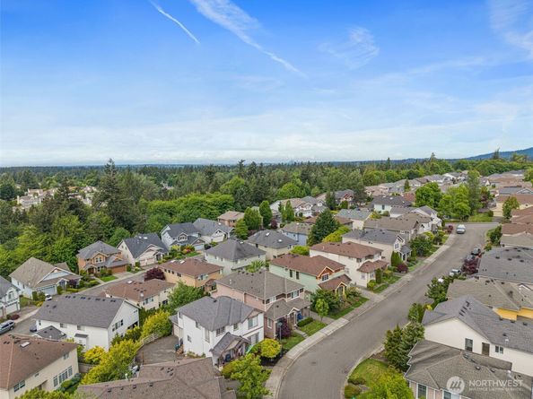 17071 165th Avenue SE, Renton WA 98058