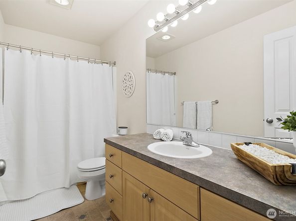 17071 165th Avenue SE, Renton WA 98058