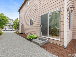 17071 165th Avenue SE, Renton WA 98058
