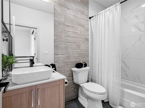 7107 Aurora Avenue N, Seattle WA 98103