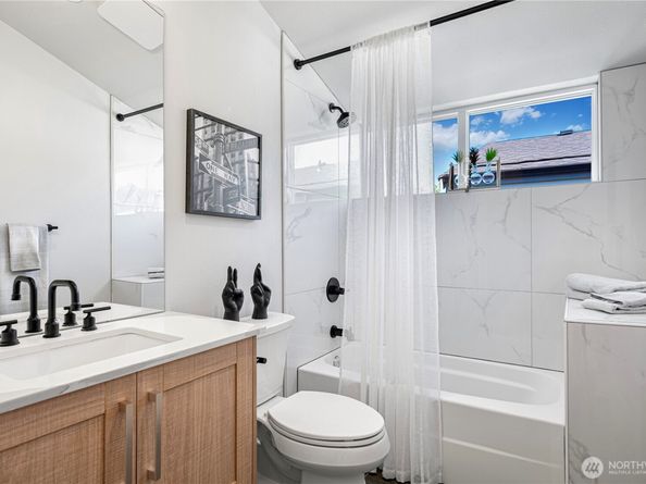 7107 Aurora Avenue N, Seattle WA 98103