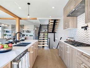7107 Aurora Avenue N, Seattle WA 98103