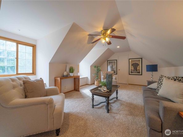 18118 236th Avenue NE, Woodinville WA 98077