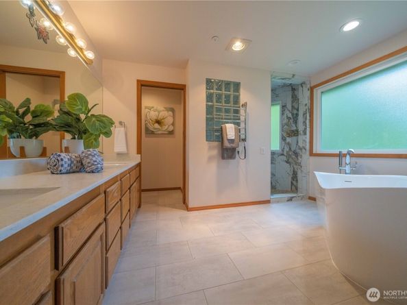 18118 236th Avenue NE, Woodinville WA 98077