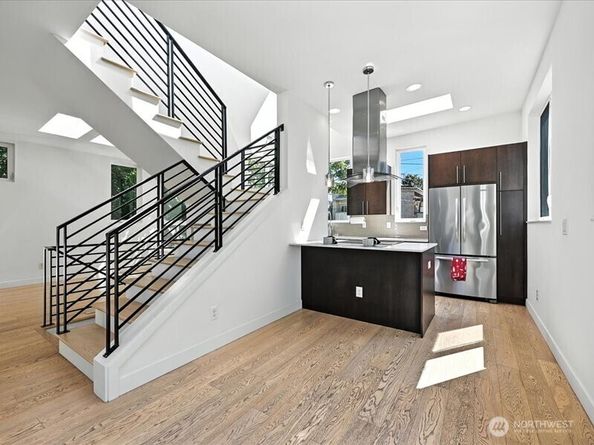 3813 Fremont Lane N, Seattle WA 98103
