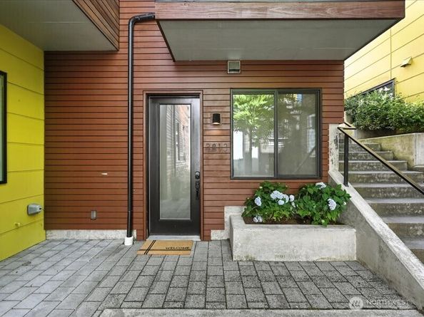 3813 Fremont Lane N, Seattle WA 98103