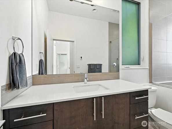 3813 Fremont Lane N, Seattle WA 98103