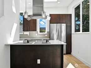 3813 Fremont Lane N, Seattle WA 98103