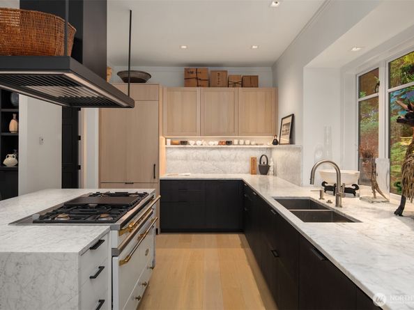 10208 47th Avenue SW, Seattle WA 98146
