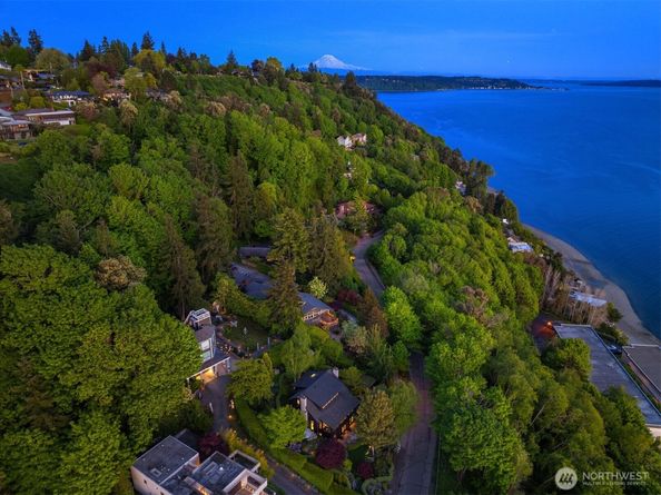 10208 47th Avenue SW, Seattle WA 98146
